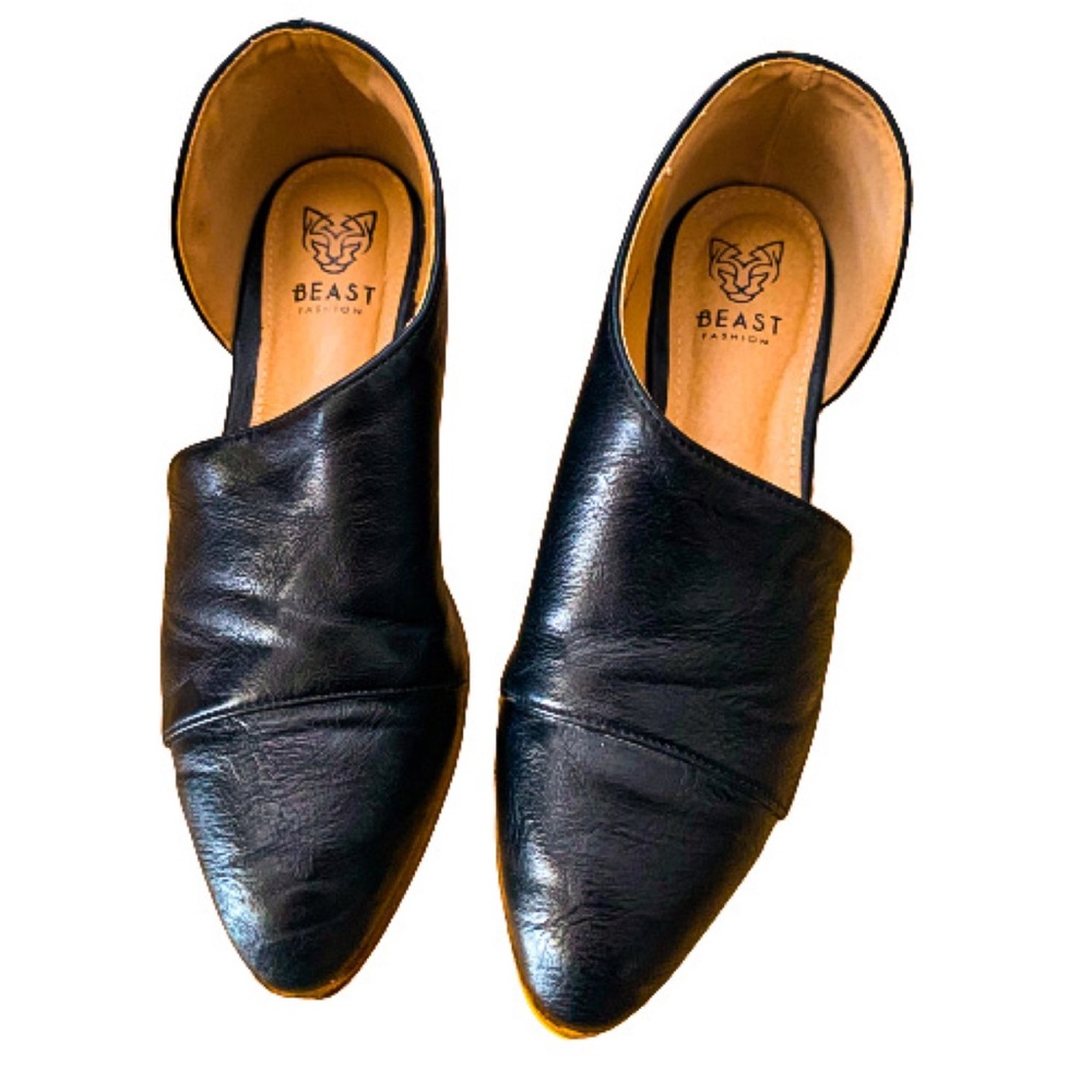 ⭐️Beast Fashion Vegan Leather cut out flats